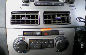 車の暖房が効かない原因 冷却水