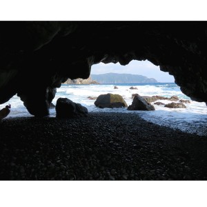 ホノホシ海岸　洞窟　岩場