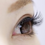 紫外線で目の疲れは炎症に繋がる？コンタクトとの関係性も！