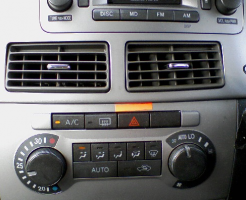 車の暖房が効かない原因 冷却水