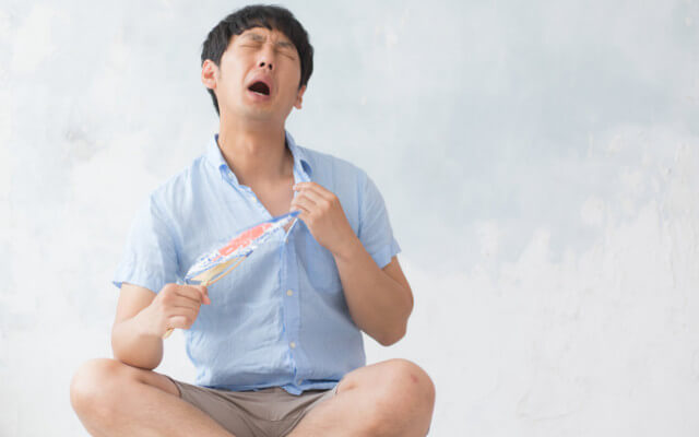 うちわの正しい扇ぎ方!あおぐと涼しい理由やマナーについて! | お役立ちなんでも情報局